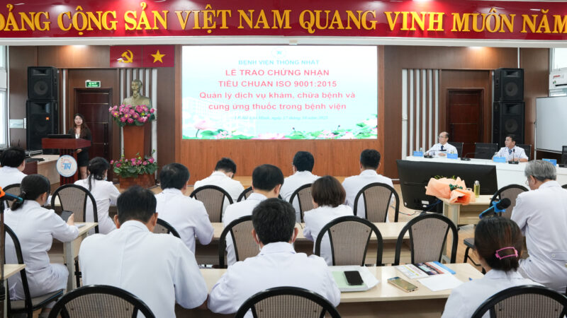 Quang canh buoi trao chung nhan