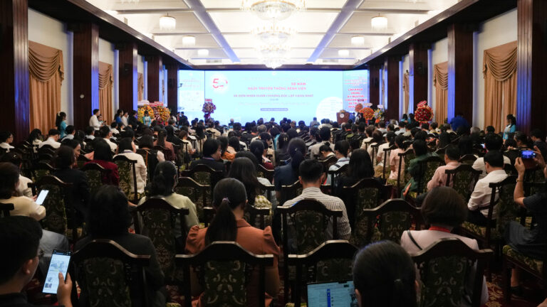 tOÀN CẢNH HỘI NGHỊ