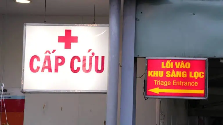 Hình ảnh khu vực cấp cứu của Bệnh Viện Thống Nhất, nơi tiếp nhận các trường hợp khẩn cấp.
