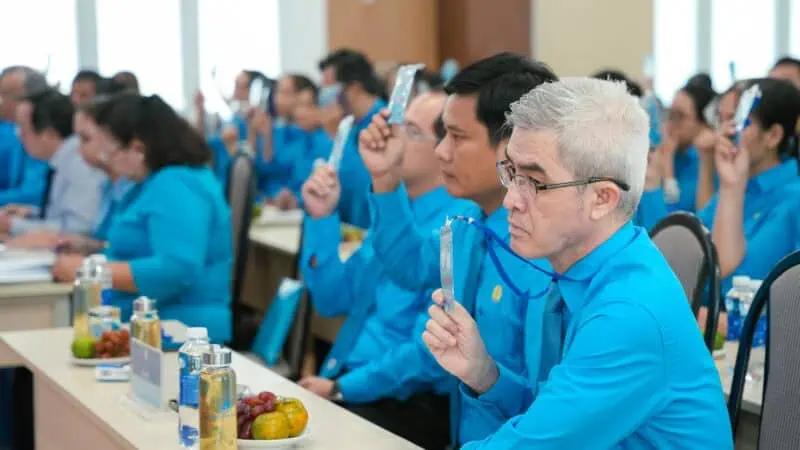 Dai bieu tham du bieu quyet cac noi dung Hoi nghi