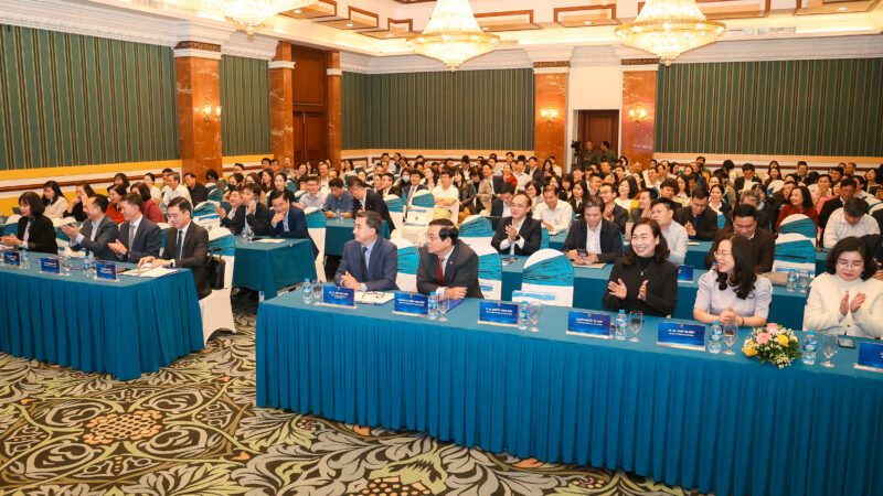 Dai bieu tham du hoi nghi