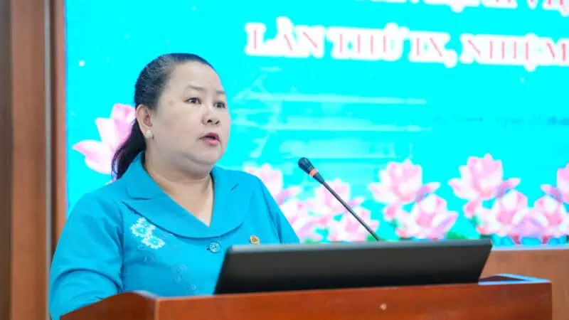 Dong chi Le Thi Kim Thuy Pho Chu tich Lien doan Lao dong TP.HCM phat bieu chi dao hoi nghi