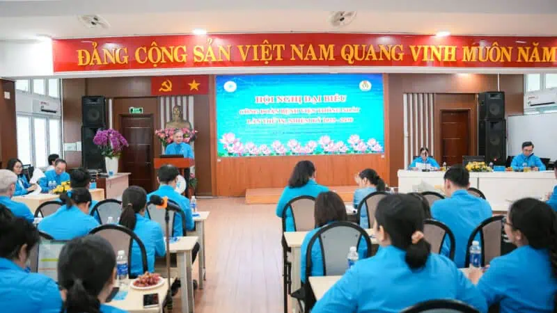 Dong chi Truong Quang Anh Vu bao cao tong ket thuc hien phong trao cong nhan vien chuc lao dong va hoat dong cong doan giai doan 2023 2025