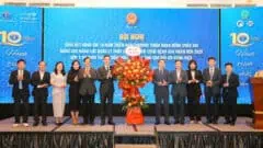 Hình ảnh các lãnh đạo bệnh viện tham dự hội nghị về quản lý chất lượng khám chữa bệnh.