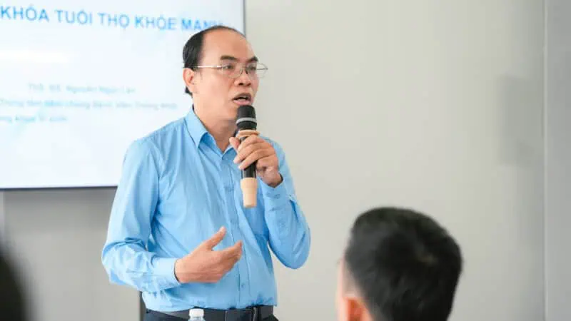 ThS.BS . Nguyen Ngoc Lan bao cao chuyen de Vac xin Chia khoa cho tuoi tho khoe manh