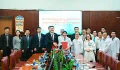 Các đại biểu ký kết hợp tác giữa Bệnh viện Thống Nhất và Bệnh viện số I Quảng Tây.