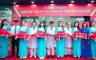 Hình ảnh các bác sĩ và nhân viên cắt băng khánh thành trung tâm y học tái tạo và phục hồi tại Bệnh v.
