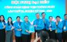 Đồng chí Lê Thị Kim Thúy trao quyết định của Liên đoàn Lao động Thành phố về việc kéo dài nhiệm kỳ 2023-2028 Ban Chấp hành Công đoàn Bệnh viện Thống Nhất đến năm 2030.